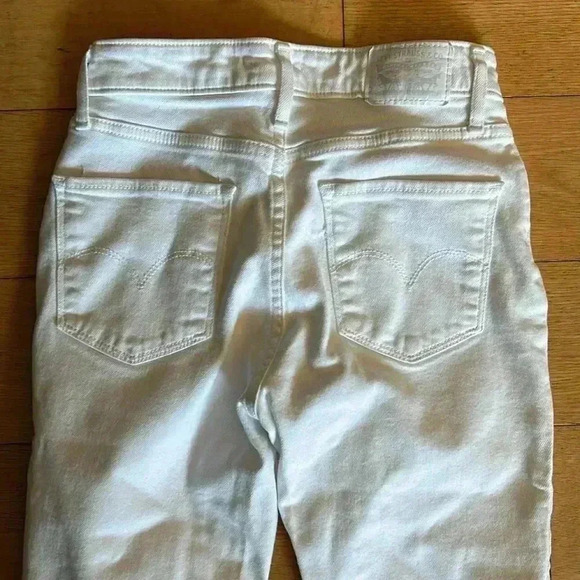 Bright white Levi jeans - Picture 4 of 5